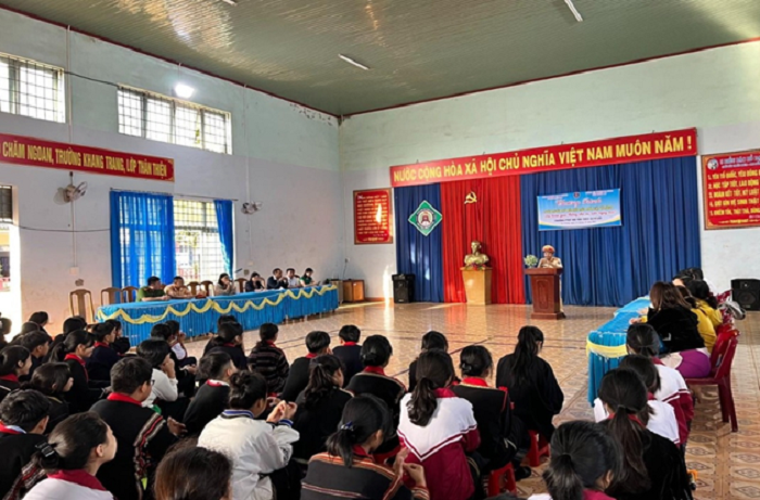 Công an huyện EaH'Leo tăng cường tuyên truyền, phổ biến pháp luật về trật tự an toàn giao thông